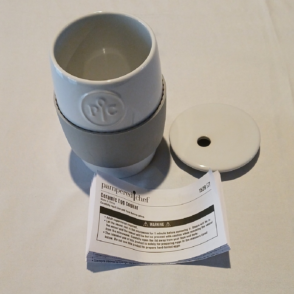 Pampered Chef White and Gray Ceramic Egg   Cooker‎ New Without Box